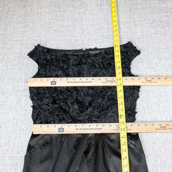 ST. JOHN Women's Rosette Cocktail Dress in black size 4 - Picture 8 of 11